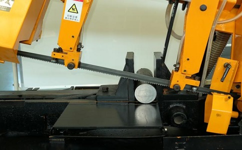 斗门数控带锯床自动送料精度会出现偏差吗？